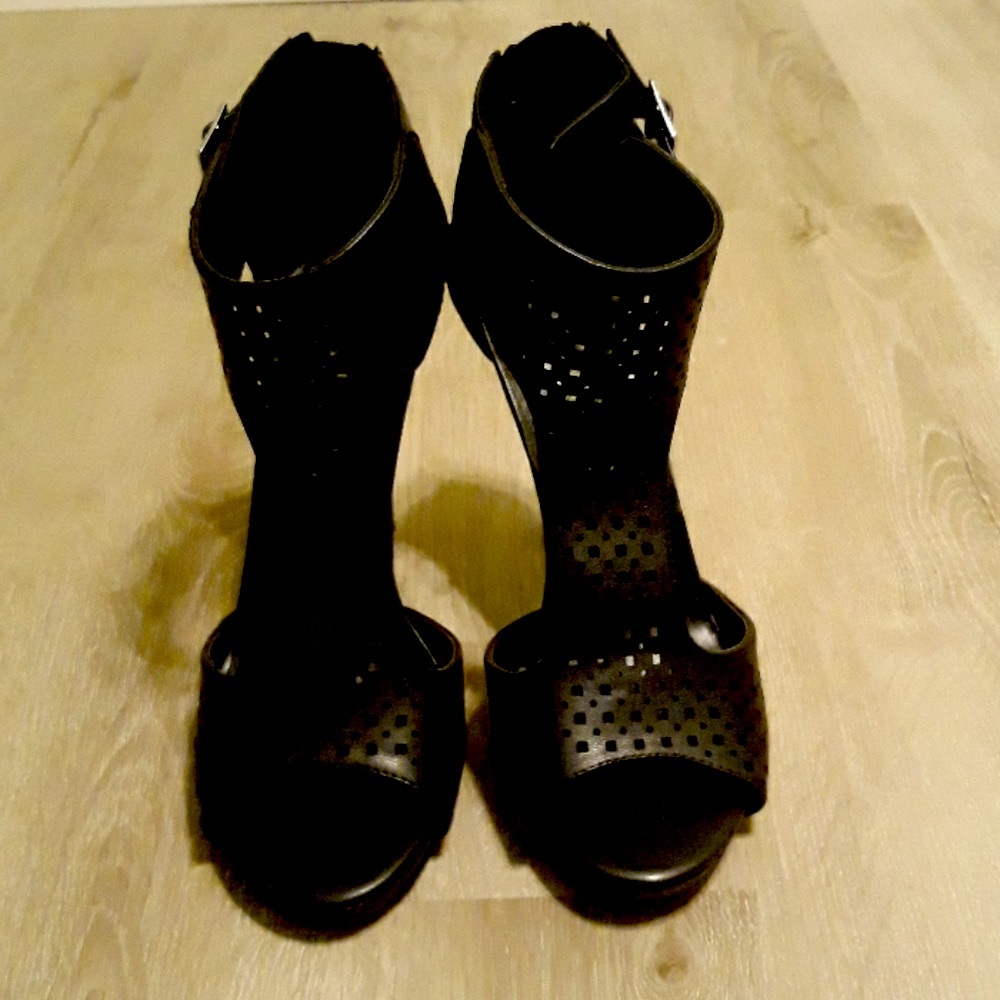 Shoedazzle Black Sandals